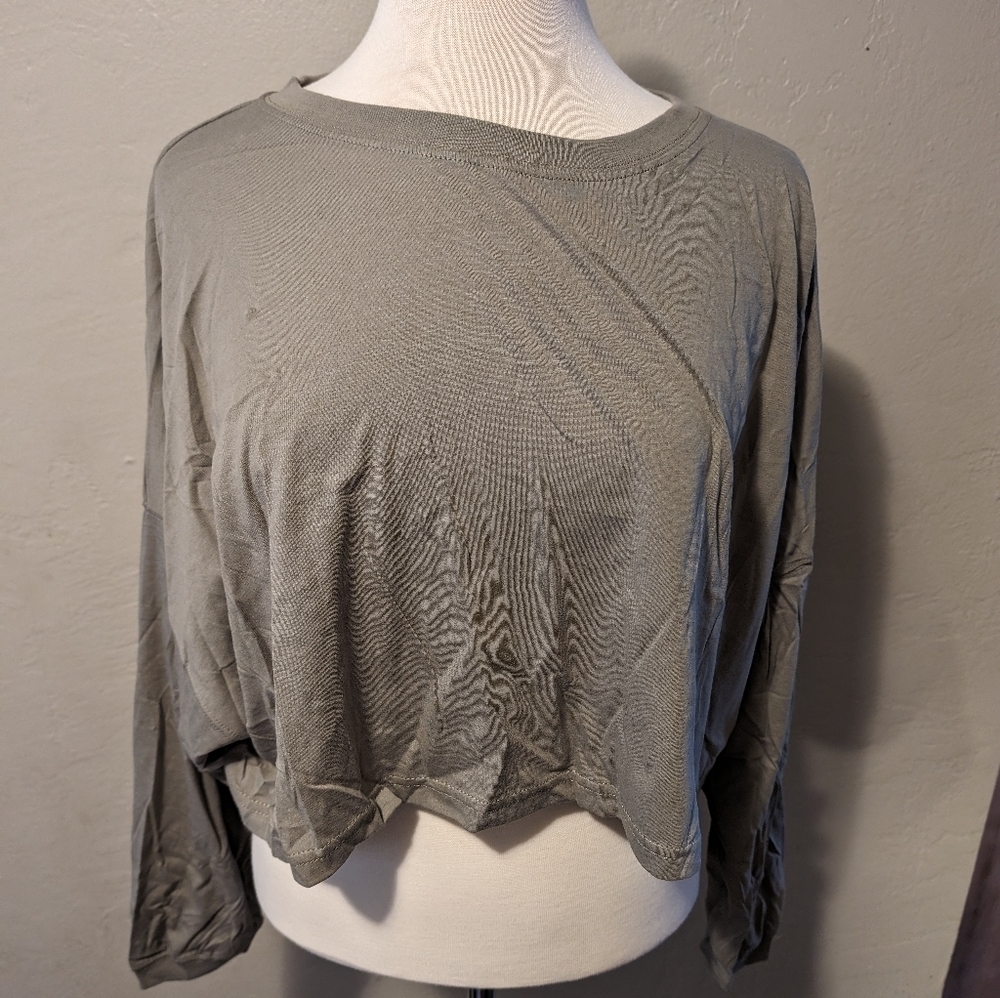 NWT Oversized Crop‎ Top